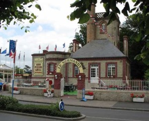 We ate lunch at this restaurant. You can still see battle damage on the metal fence in front. (And pretty good pizza).