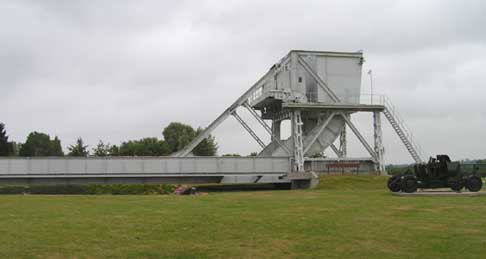 Between Benouville and Ranville is the Pegasus Memorial. It is dedicated to the men of the 6th British Airborne Division who were the first liberators to arrive in Normandy on the night of the 5th/6th of June. In the museum are the stories of that night, the most famous being the capture of the Benouville Bridge. The original bridge, renamed the Pegasus Bridge, is now displayed in the museum park.