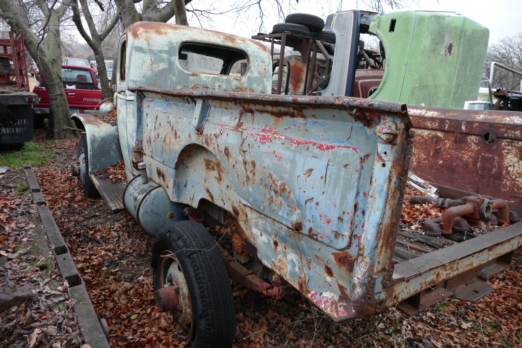 Chevy G506 with a Ford box