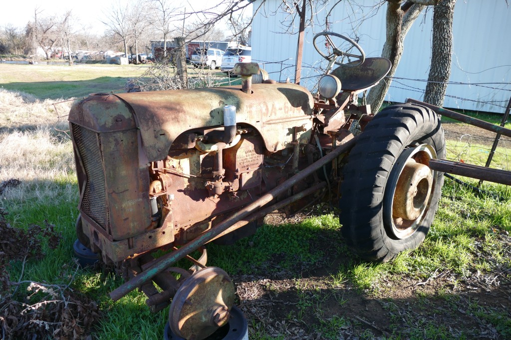 Military tractor